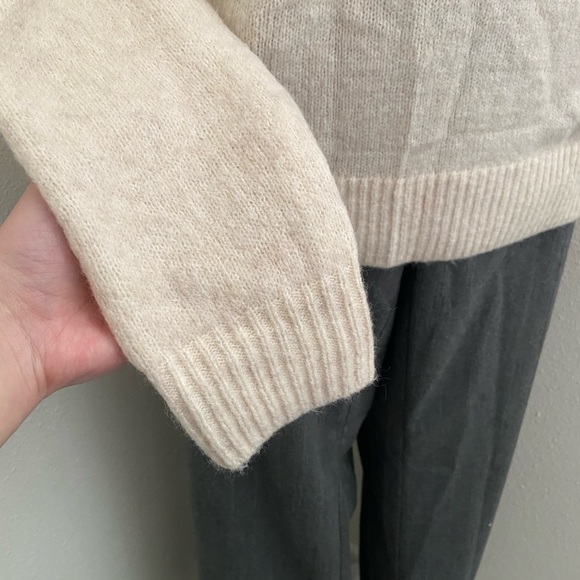 H&M Tan V-neck Sweater - Picture 10 of 13